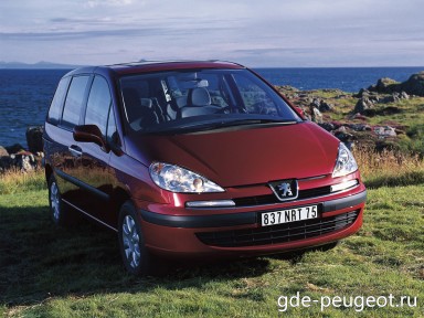 : Peugeot 807 спереди