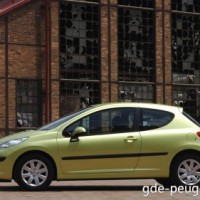 : Peugeot 207 сбоку