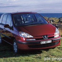 : Peugeot 807 спереди