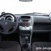 : Peugeot 107 передняя панель, руль
