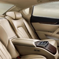 : Maserati Quattroporte GTS задняя дверь, сиденья