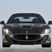 : Maserati GranTurismo MC Stradale вид спереди