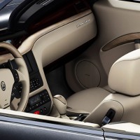 : Maserati GranCabrio переднее сиденье, руль