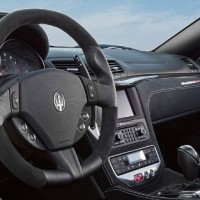 : Maserati GranCabrio MC руль, приборная панель