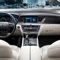 Hyundai Genesis: салон спереди