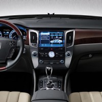 Hyundai Equus: салон панель приборов и торпедо