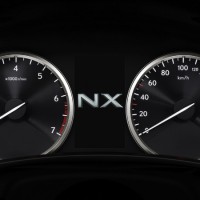 Lexus NX200: приборы