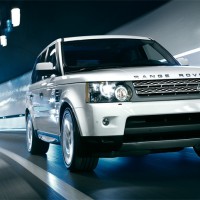 Range Rover Sport: спереди справа